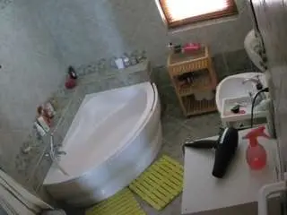 Camsoda Free Porn Cam of voyeurcam-julmodels-bath-1st-2