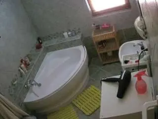 Camsoda Adult Webcams of voyeurcam-julmodels-bath-1st-2