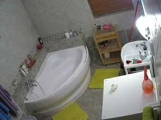 Camsoda Nude Webcam of voyeurcam-julmodels-bath-1st-2