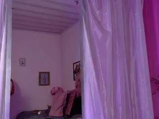 Camsoda Nude Webcam of ellariojass