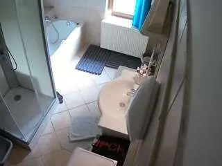 Camsoda Watch Live Sex Cams of voyeurcam-julmodels-bath-2nd-2