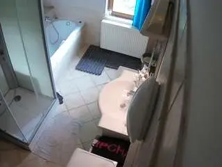 Camsoda Live Sex Cam of voyeurcam-julmodels-bath-2nd-2