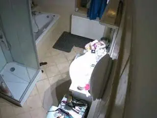 Camsoda Private Sex Chat of voyeurcam-julmodels-bath-2nd-2