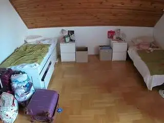 Camsoda Best Webcam of voyeurcam-julmodels-greybed-3