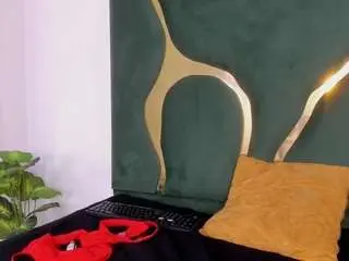 Camsoda Adult Webcam of milapetiteasm