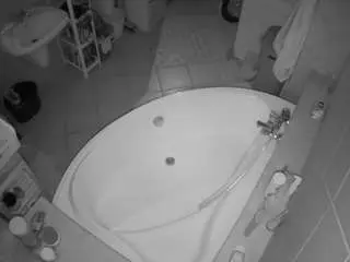 Camsoda Free Porn Cam of voyeurcam-julmodels-bath-1st-1