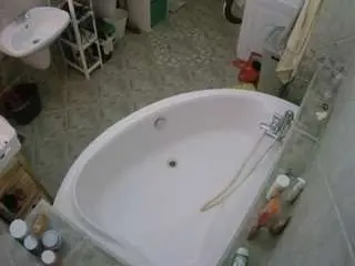 Camsoda Live Sex Cam of voyeurcam-julmodels-bath-1st-1