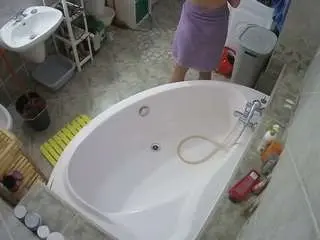 Camsoda Sex Cam of voyeurcam-julmodels-bath-1st-1