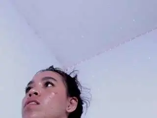 Camsoda Free Live Porn of krisleen18