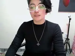 Camsoda Nude Webcam of cameliasaenz