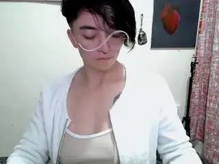 Camsoda Free Porn Cam of cameliasaenz