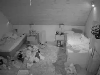 Camsoda Nude Webcam of voyeurcam-julmodels-whitebed-3