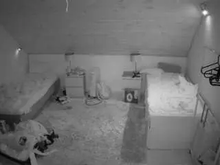 Camsoda Nude Webcam of voyeurcam-julmodels-whitebed-3