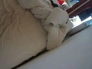 Camsoda Free Porn Cam of voyeurcam-julmodels-whitebed-4