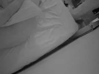 Camsoda Watch Live Sex Cams of voyeurcam-julmodels-whitebed-4