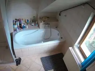 Camsoda Sex Cam of voyeurcam-julmodels-bath-2nd-1