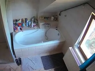 voyeurcam-julmodels-bath-2nd-1 from camsoda
