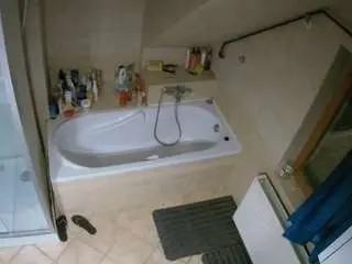 Camsoda Live Porn of voyeurcam-julmodels-bath-2nd-1