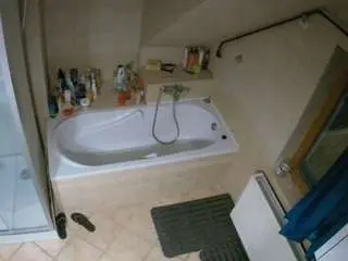 Camsoda Adult Webcam of voyeurcam-julmodels-bath-2nd-1