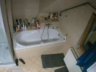 Camsoda Live Sex Cam of voyeurcam-julmodels-bath-2nd-1