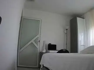 voyeurcam-charmhellen-kitchen from camsoda