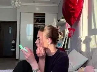 Camsoda Free Porn Cam of mamiebreedan