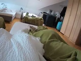 voyeurcam-julmodels-bed-1 from camsoda
