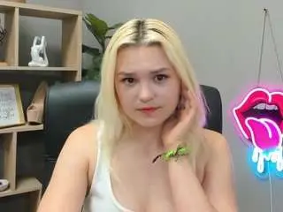 Camsoda Nude Webcam of sweetlilyxo