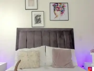 Chaturbate Live Sex Cam of helen_mooree