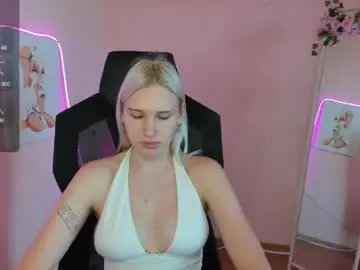 Chaturbate Live Sex Cam of evelinalu