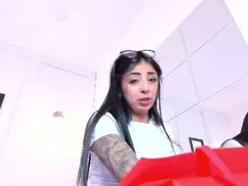 Chaturbate Live Sex Cam of caroline_dh