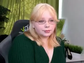 Chaturbate Live Sex Cam of stella_brayn