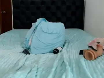 Chaturbate Live Sex Cam of sweet_petite15