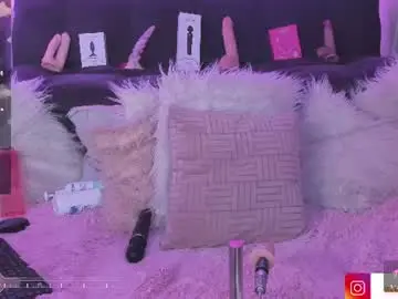 Chaturbate Live Sex Cam of atenea_klett_
