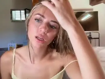 Chaturbate Adult Webcams of honeyyy95