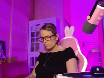 Chaturbate Nude Webcam of findom_lady_shine