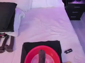 Chaturbate Live Sex Cam of miiaamonroee