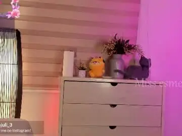 Chaturbate Live Sex Cam of missesmeralda