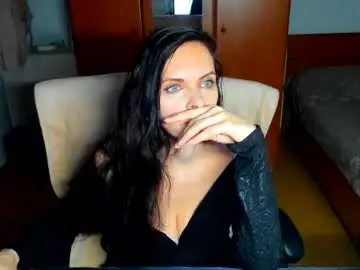 sexqueen1111 from chaturbate