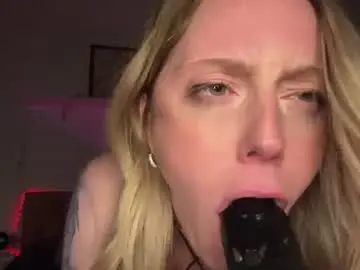 Chaturbate Live Sex Cam of emmaonlyx1