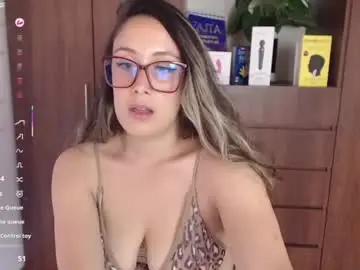 sophiee_peeach from chaturbate