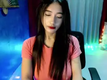 Chaturbate Live Sex Cam of lovelypetite143