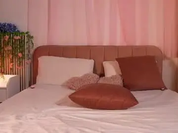 Chaturbate Live Sex Cam of deniseglows