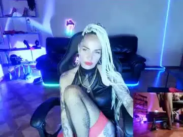Chaturbate Free Porn Cam of monicamaxwell2