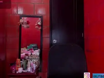 Chaturbate Watch Live Sex Cams of laura_smith0