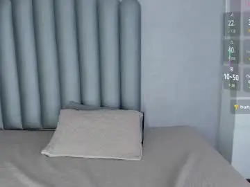 Chaturbate Live Sex Cam of luna__02
