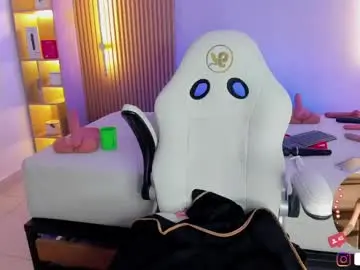 Chaturbate Live Sex Cam of liah_cleir