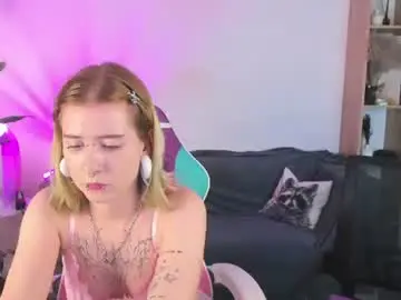 Chaturbate Live Sex Cam of elira_vane