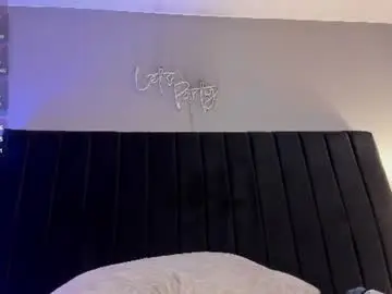 Chaturbate Free Porn Cam of isaxcurves