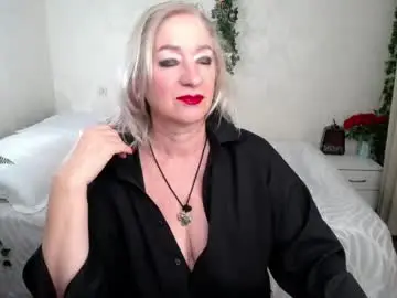 hunters_woman from chaturbate